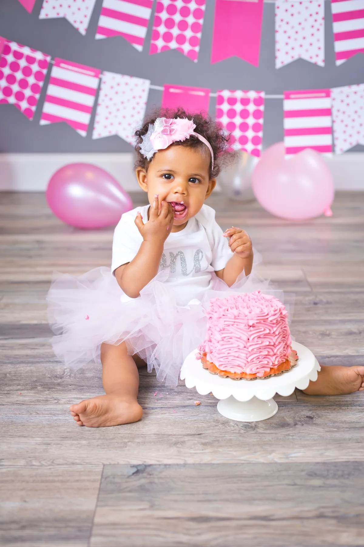 Baby with tutu and cake at home first birthday photography